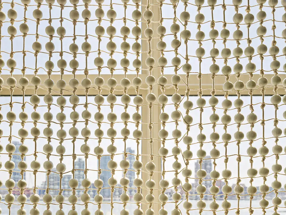 Tendances Magazine Magazine Deco Maison UNDL Knotsbeads Curtain 010©photo Frank Oudeman