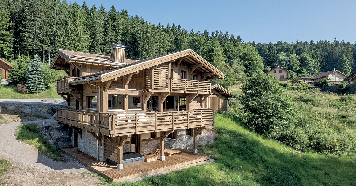 Tendances Magazine Magazine Deco Maison 1120620250802188forest Lodge Drone Modifier HD 1