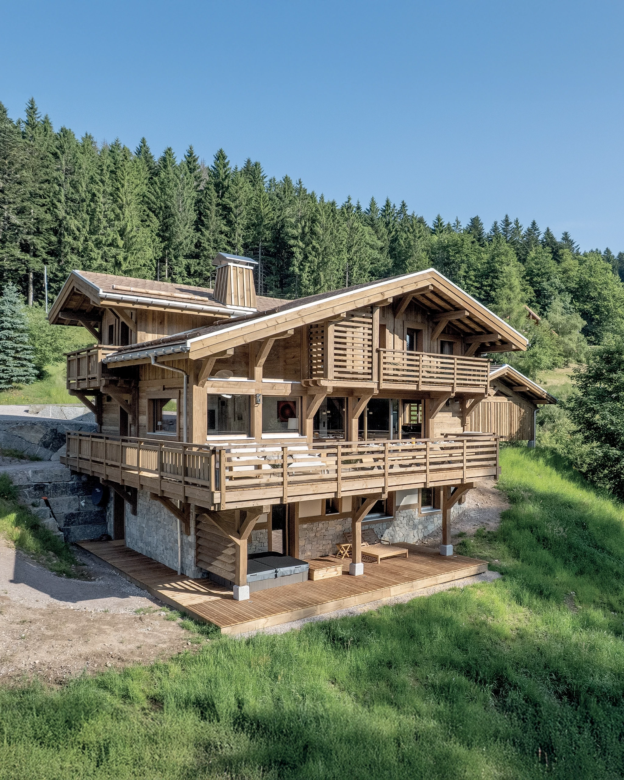 Tendances Magazine Magazine Deco Maison 1120620250802188forest Lodge Drone Modifier HD