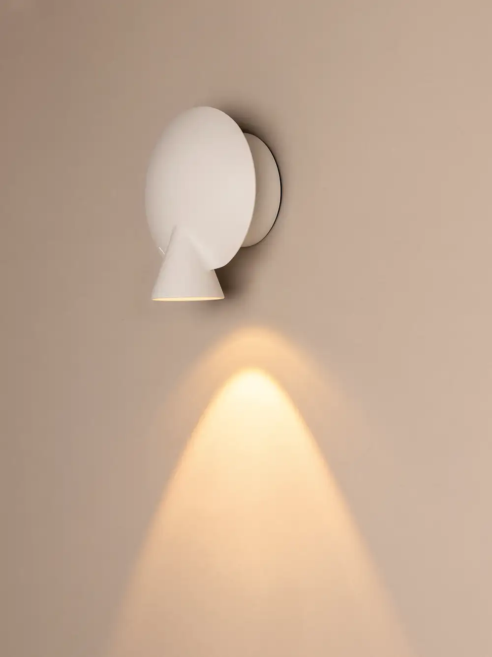 Tendances Magazine Magazine Deco Maison Martinelli Luce TORTUGA Design Moritz Putzier Ph. Credits Style Paolo Dovichi © Diego Laurino 18 Tendances Magazine Magazine Deco Maison Martinelli Luce TORTUGA Design Moritz Putzier Ph. Credits Style Paolo Dovichi © Diego Laurino 18